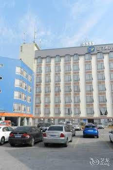 The Seven Hotel Yichang Buitenkant foto