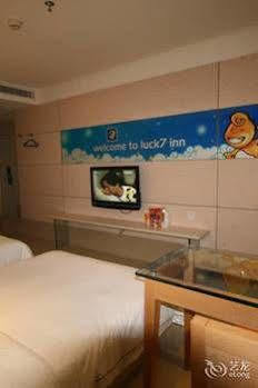The Seven Hotel Yichang Buitenkant foto